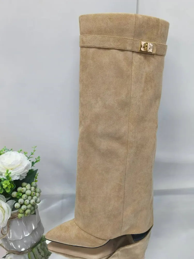 Bottes hautes avec boucle en métal