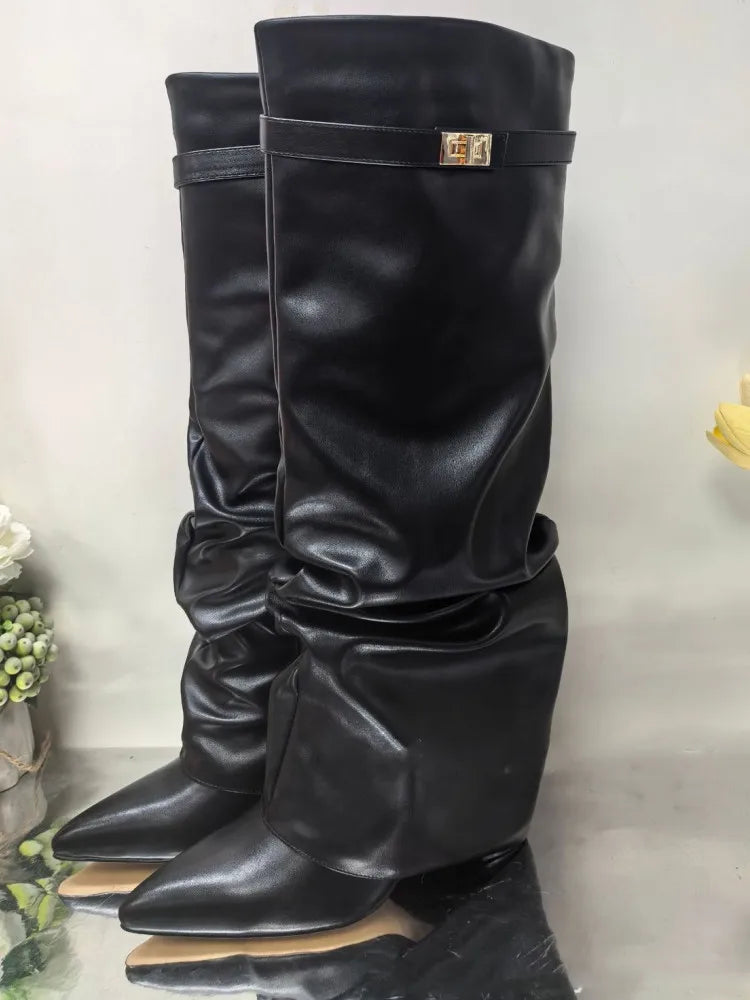 Bottes hautes avec boucle en métal