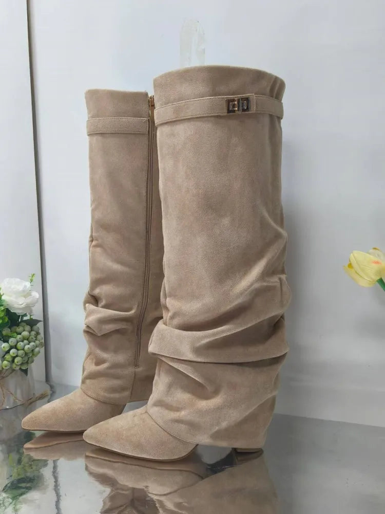 Bottes hautes avec boucle en métal