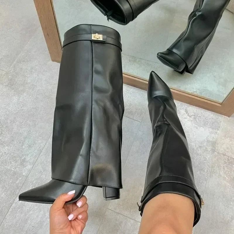 Bottes hautes avec boucle en métal